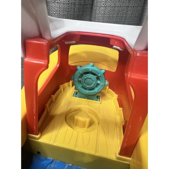 Fisher Price Little People Floaty Tug Bath Boat Mattel 2014 Pretend Play Toy - Picture 7 of 9